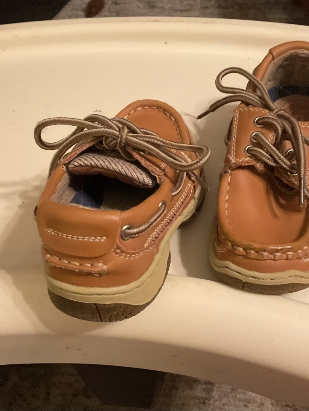 Classic Kids Tan Leather Boat Shoes with Lace-Up Closure size 10 toddler